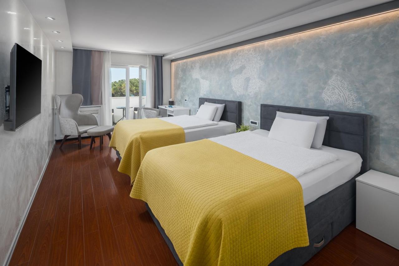 Hotel Tomi Порторож Экстерьер фото