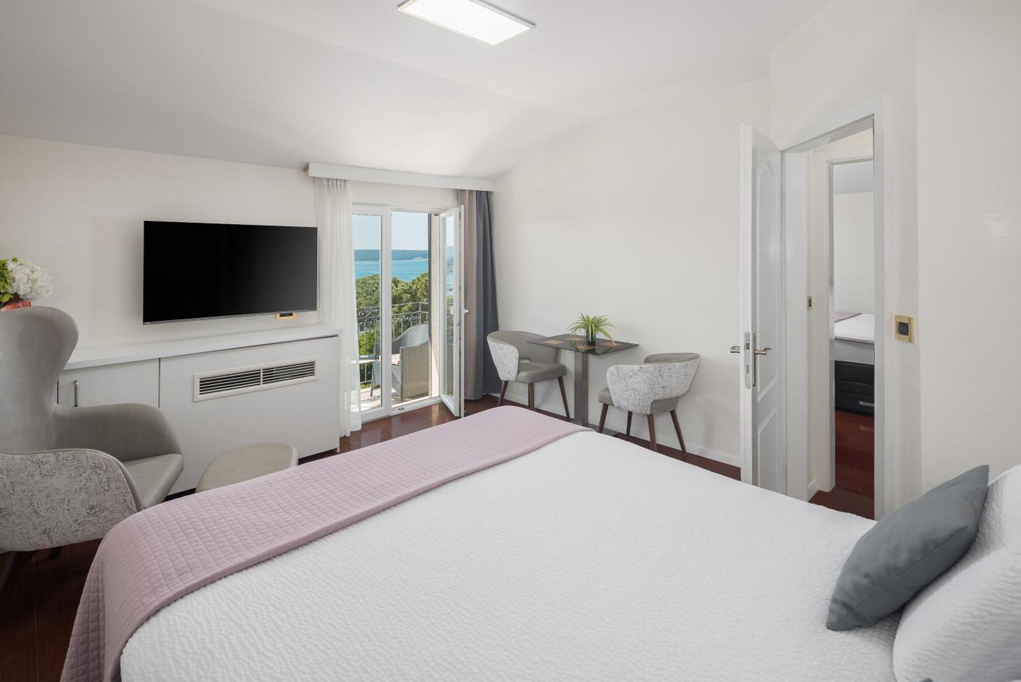 Hotel Tomi Порторож Экстерьер фото