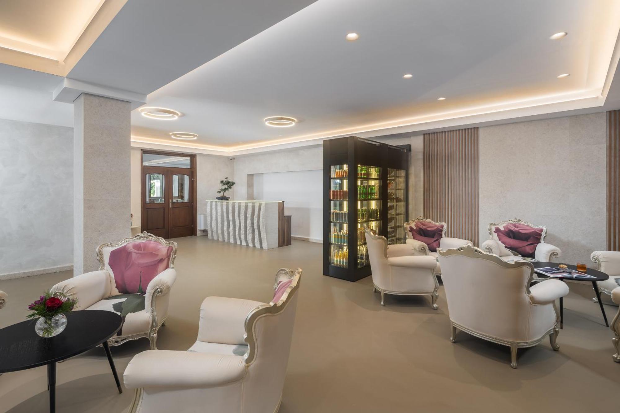 Hotel Tomi Порторож Экстерьер фото