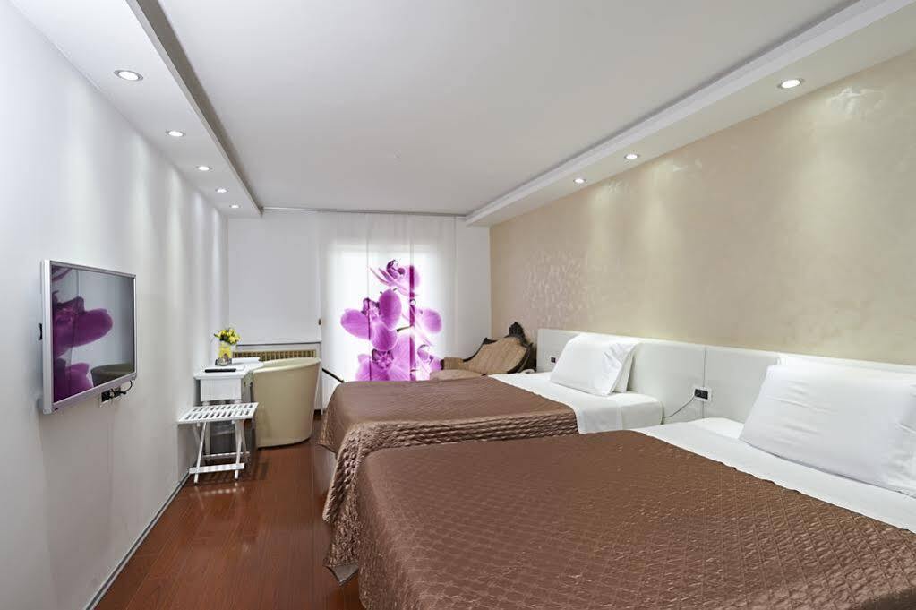 Hotel Tomi Порторож Экстерьер фото