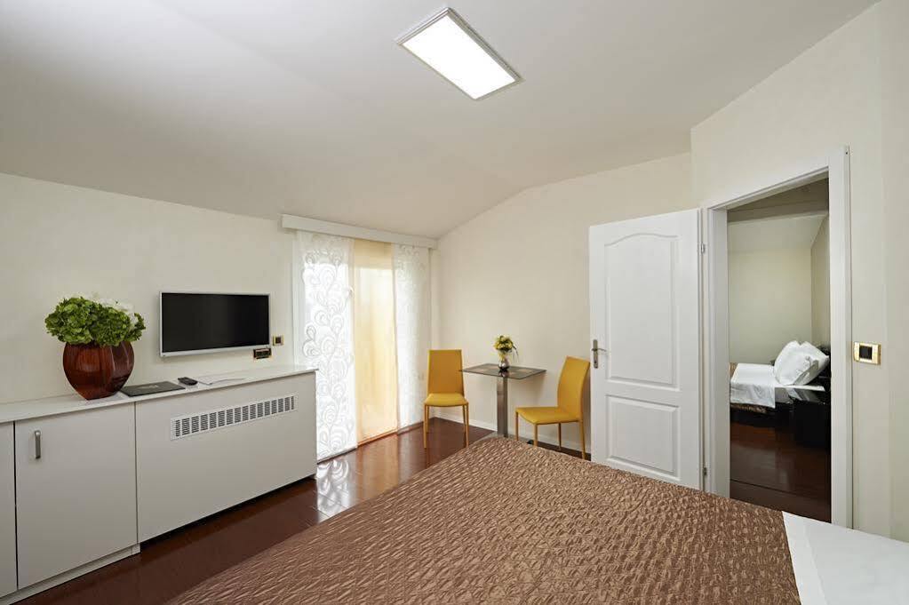 Hotel Tomi Порторож Экстерьер фото